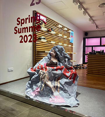 2-CTN-Realisation-Vitrine-Boutique-Campers-Form-It-Brusan-Imprimé