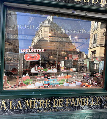 1-CTN-Realisation-Stand-CTN-Vitrine-Chocolaterie-A-la-Mere-de-Famille-Sol-PVC-Mid-Oak