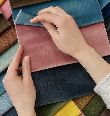 Toucher et voir les matériaux (tissus, sols, tulles, velours, etc..) 