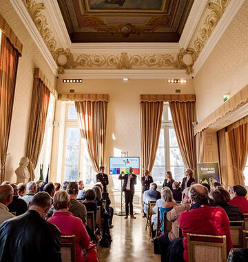 What decoration for a greetings ceremony?