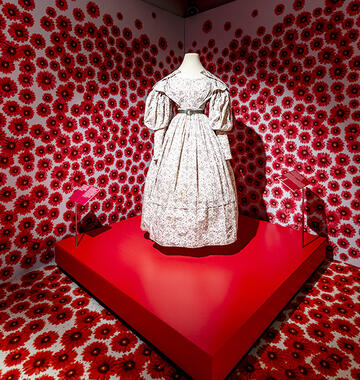 What type of decoration for exhibitions?