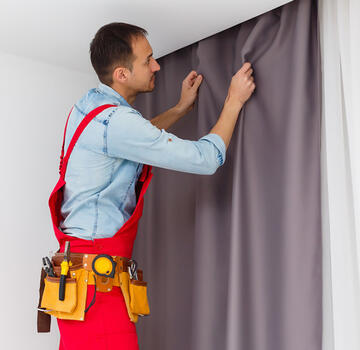 CURTAINS, DRAPES AND TABLECLOTHS 