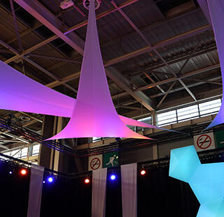 Effet spectaculaire garanti autour de votre écran de rétroprojection avec le lycra